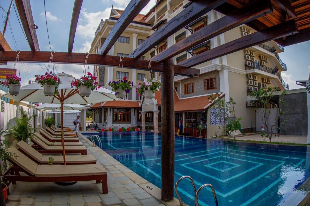 Kampong Thom Palace Hotel Exterior foto