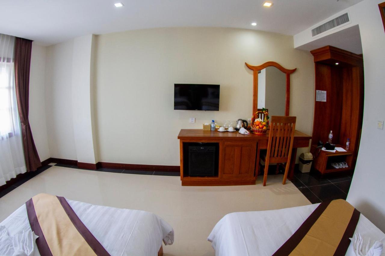 Kampong Thom Palace Hotel Exterior foto