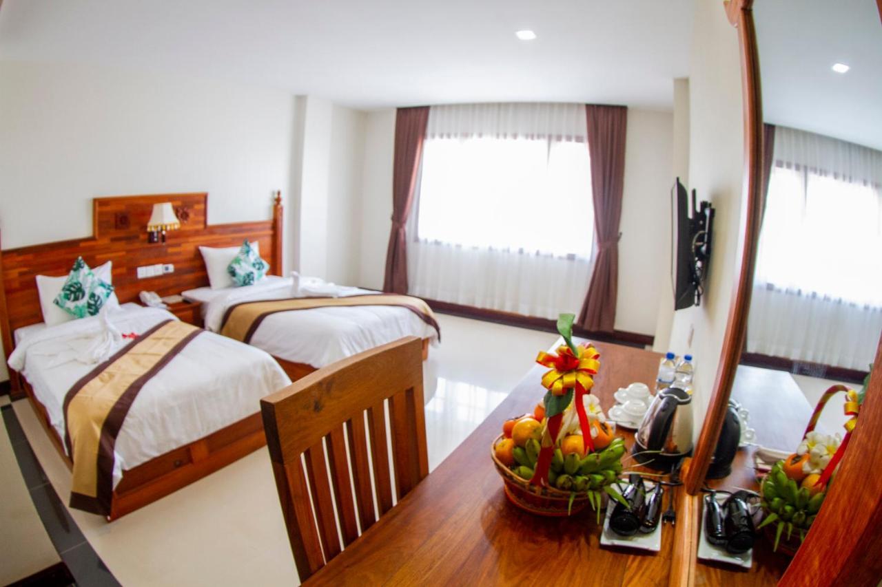 Kampong Thom Palace Hotel Exterior foto