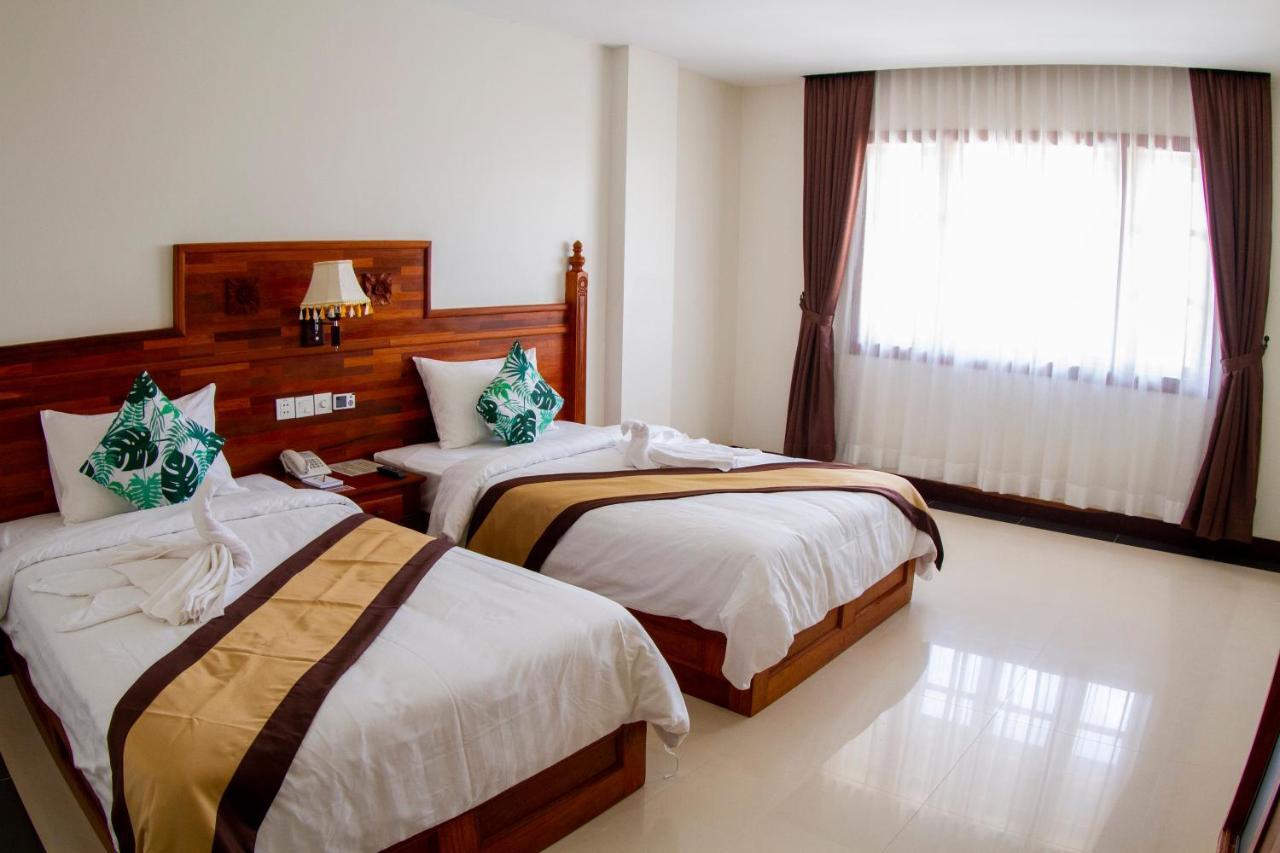 Kampong Thom Palace Hotel Exterior foto